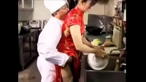 หนังโป๊ japanese นักเรียนฝึกงานโดนหัวหน้าเชฟหื่นจับกระแทกหีคาครัว งานนี้เย็ดอย่างมันส์ นักเรียนร้องเสียงหลง